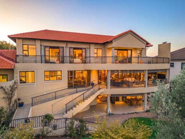5 Bedroom House in Blue Valley Golf Estate