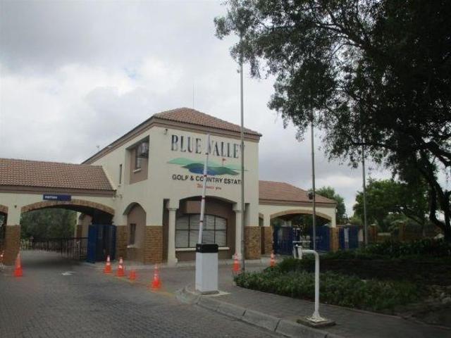 5 Bedroom House in Blue Valley Golf Estate