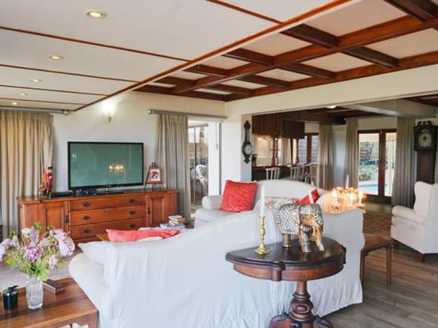5 Bedroom House in Blue Bend