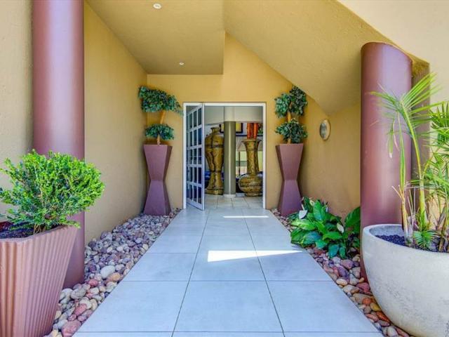 5 Bedroom House in Blue Gill