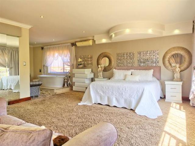 5 Bedroom House in Blue Saddle Ranches