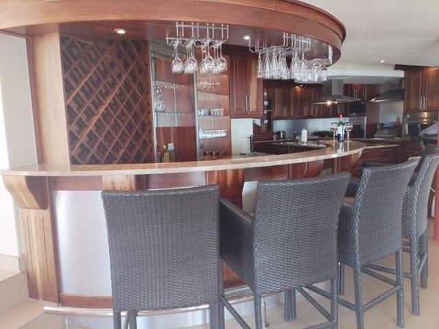 5 Bedroom House in Blueberry Hill