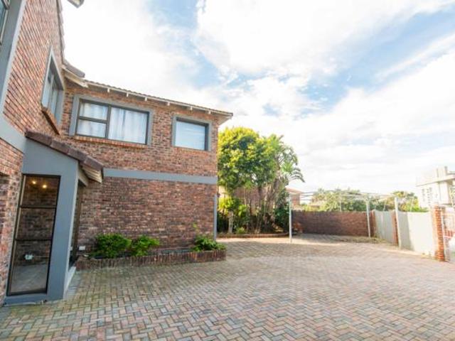 5 Bedroom House in Bluewater Bay