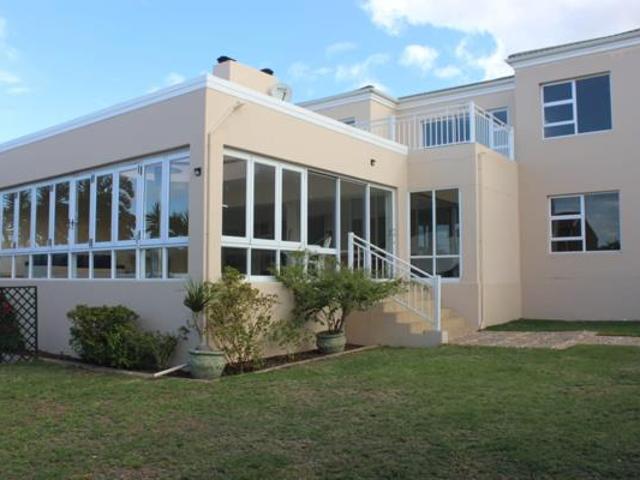 5 Bedroom House in Bluewater Bay