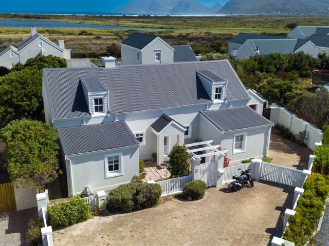 5 Bedroom House in Bluewater Estate