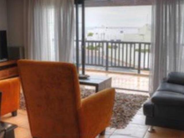 5 Bedroom House in Bloubergstrand