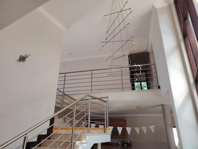 5 Bedroom House in Bryanston