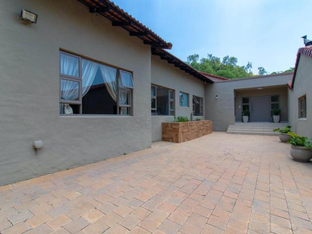 5 Bedroom House in Bryanston