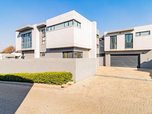 5 Bedroom House in Bryanston