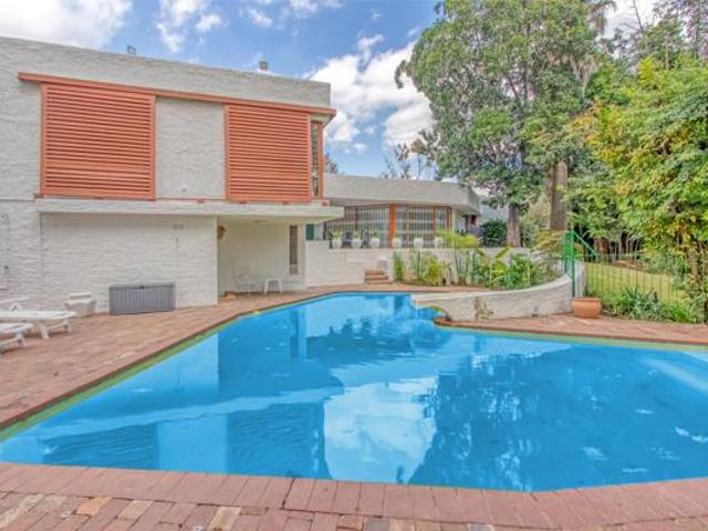 5 Bedroom House in Bramley