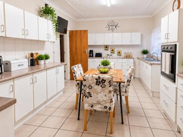 5 Bedroom House in Brandwag