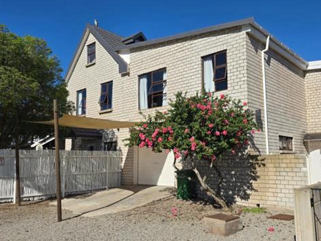 5 Bedroom House in Britannia Bay