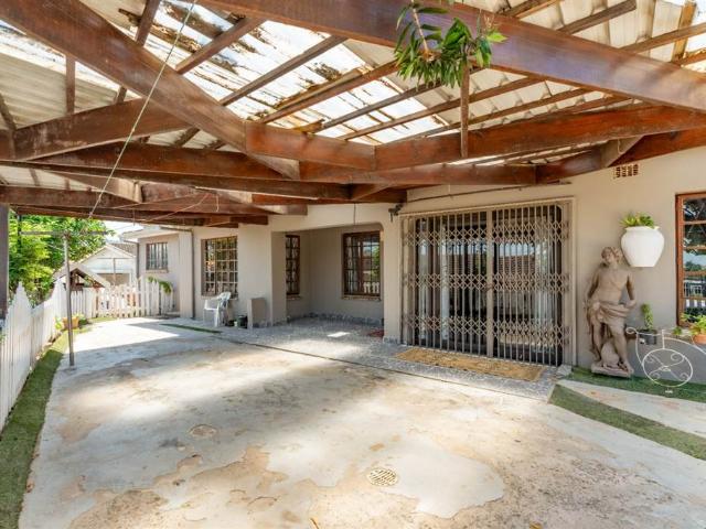 5 Bedroom House in Brookdale
