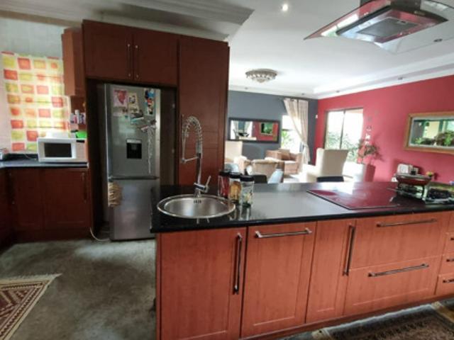 5 Bedroom House in Brooklands