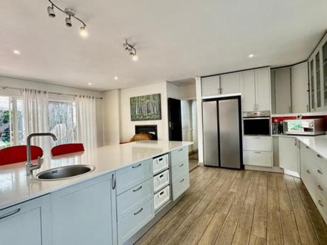 5 Bedroom House in Bronberrick