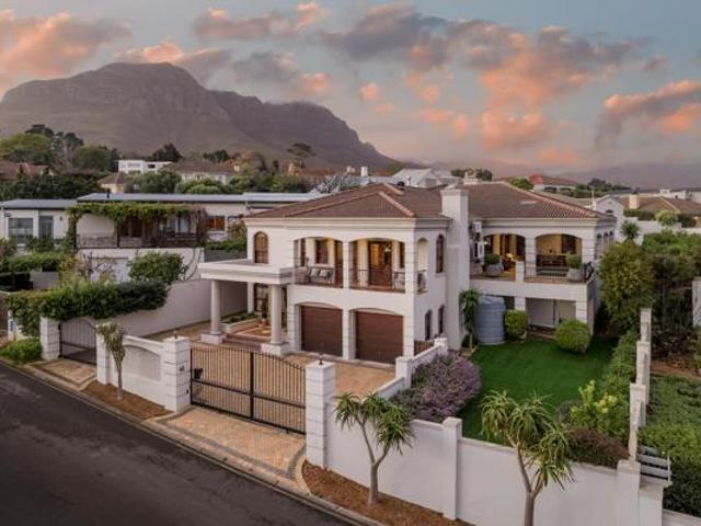 5 Bedroom House in Golden Hill