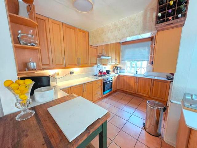 5 Bedroom House in Golf Park