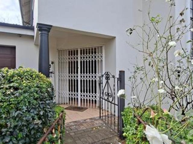5 Bedroom House in Golf Park
