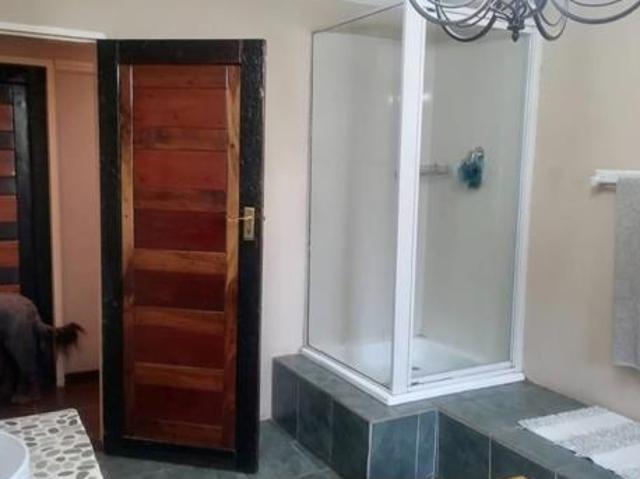 5 Bedroom House in Golf Park