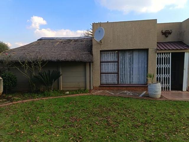 5 Bedroom House in Golf Park