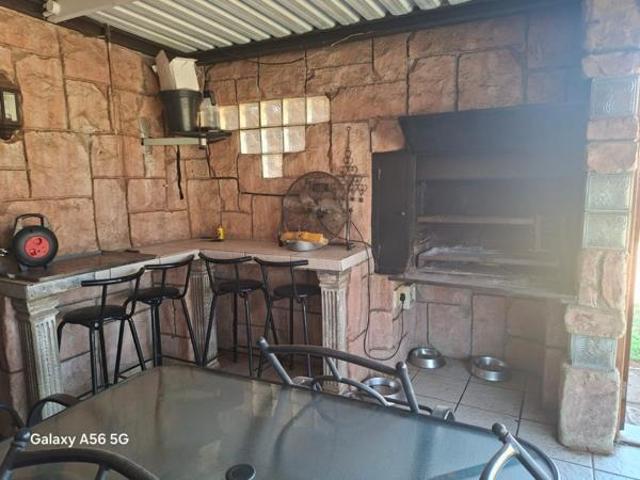 5 Bedroom House in Golf Park