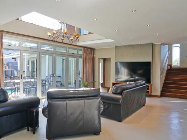 5 Bedroom House in Gonubie