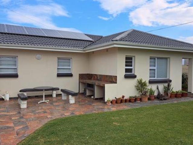 5 Bedroom House in Gonubie