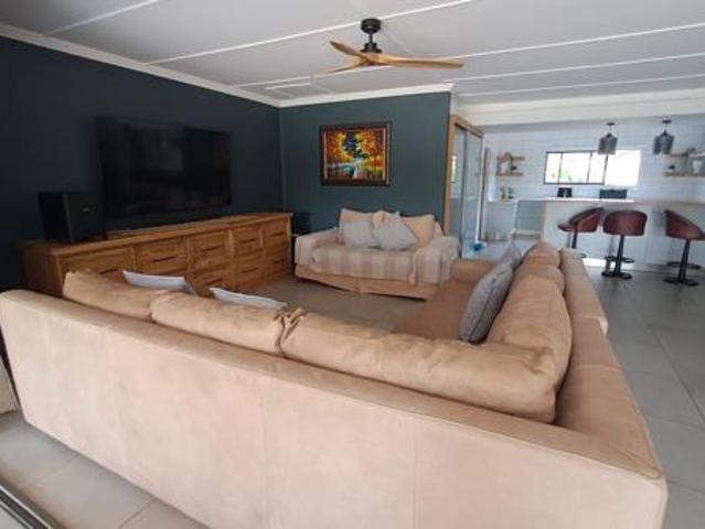 5 Bedroom House in Gonubie