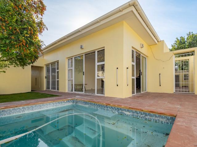 5 Bedroom House in Gardens