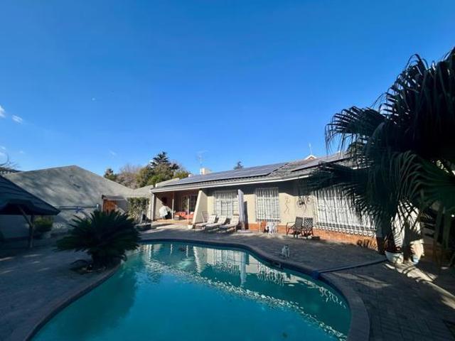5 Bedroom House in Glen Marais