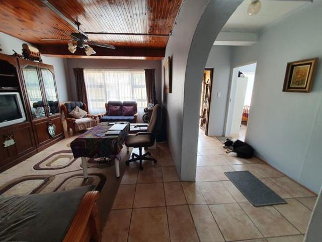 5 Bedroom House in Glenmore