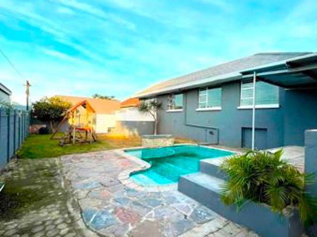5 Bedroom House in Glendinningvale