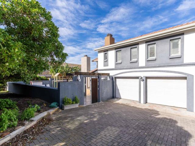 5 Bedroom House in Glentana
