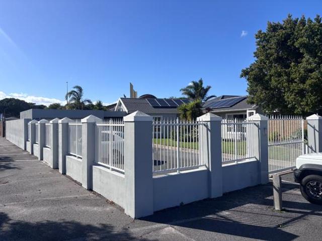 5 Bedroom House in Glenwood