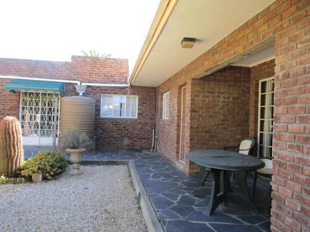 5 Bedroom House in Graaff Reinet