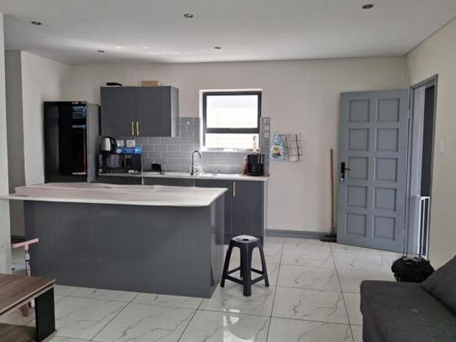 5 Bedroom House in Grassy Park