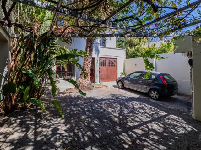 5 Bedroom House in Green Point