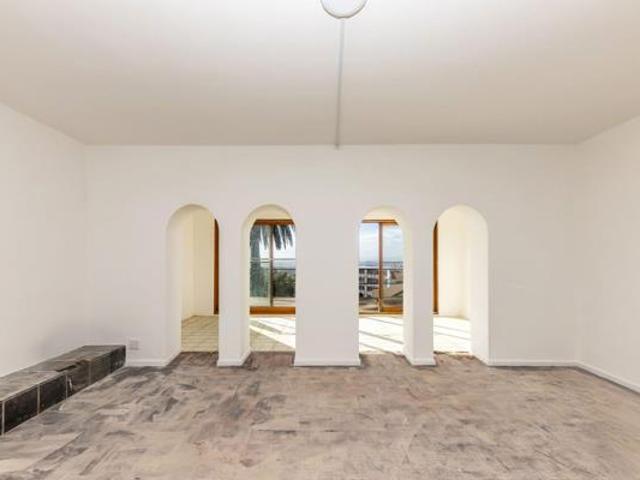 5 Bedroom House in Green Point