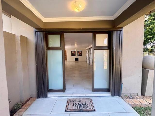 5 Bedroom House in Dorandia