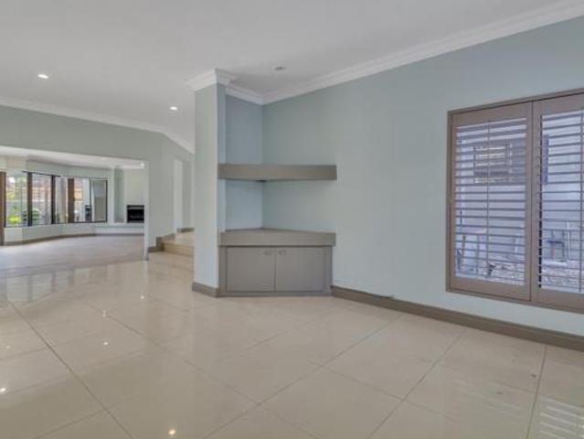 5 Bedroom House in Dainfern Golf Estate