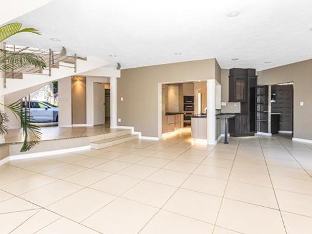 5 Bedroom House in Dainfern Golf Estate