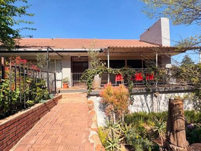 5 Bedroom House in Dan Pienaar
