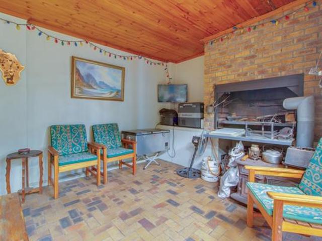 5 Bedroom House in De La Haye