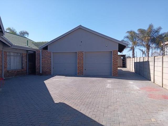 5 Bedroom House in Del Judor Ext 4