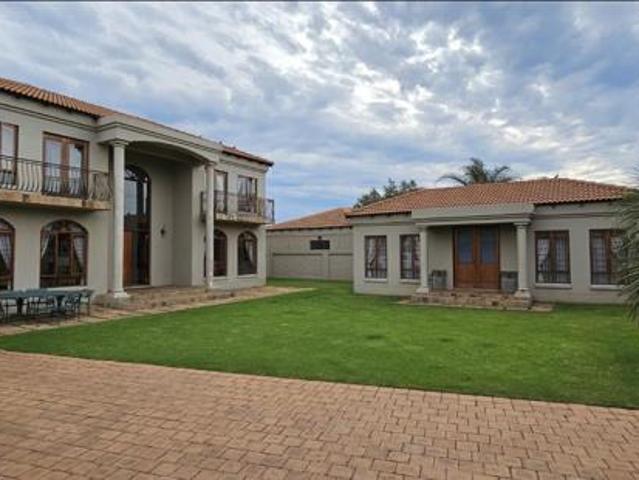 5 Bedroom House in Delmas