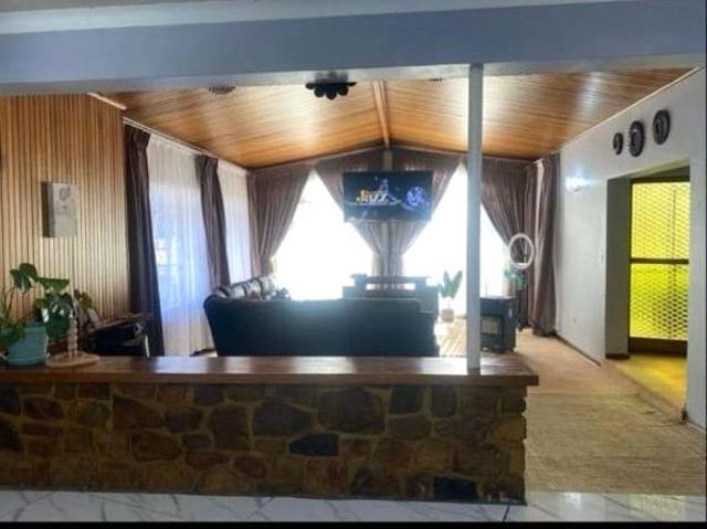 5 Bedroom House in Delmas