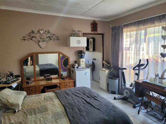 5 Bedroom House in Denneoord