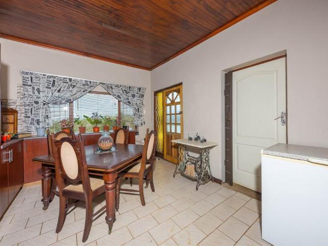 5 Bedroom House in Denneoord