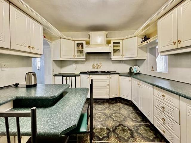 5 Bedroom House in Desainager