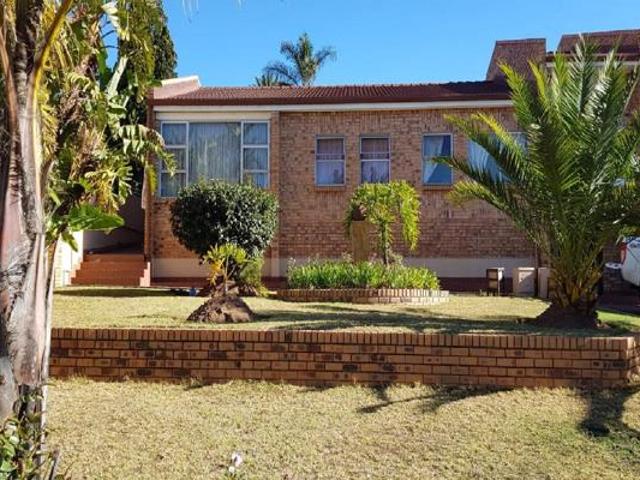 5 Bedroom House in Die Heuwel